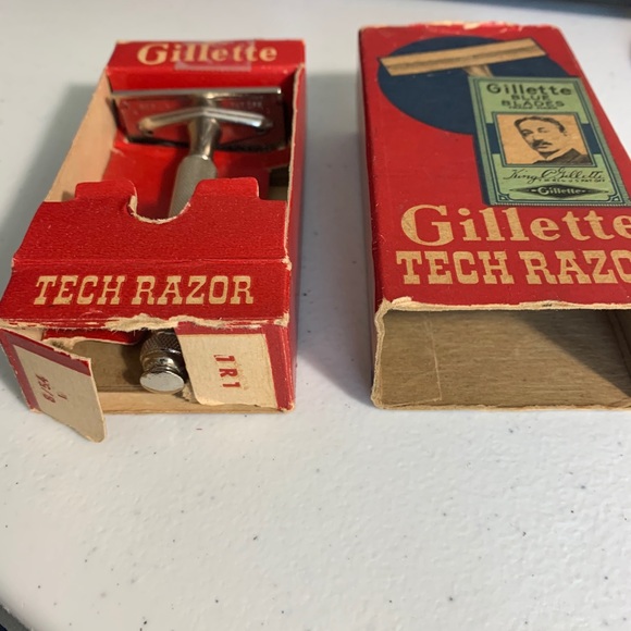 Vintage 1950’s Gillette Tech Razor in original box Men